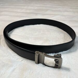 Men’s belt in NWOT condition
